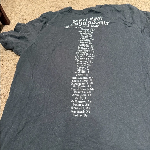 Taylor Swift Reputation Tour Tee - Picture 2 of 3
